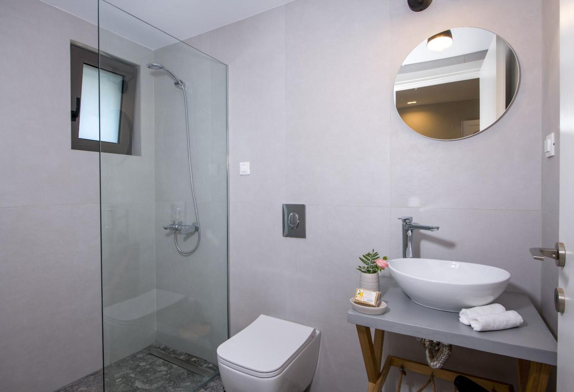 Eleanthi Modern Living Apartment Galatas  Phòng bức ảnh