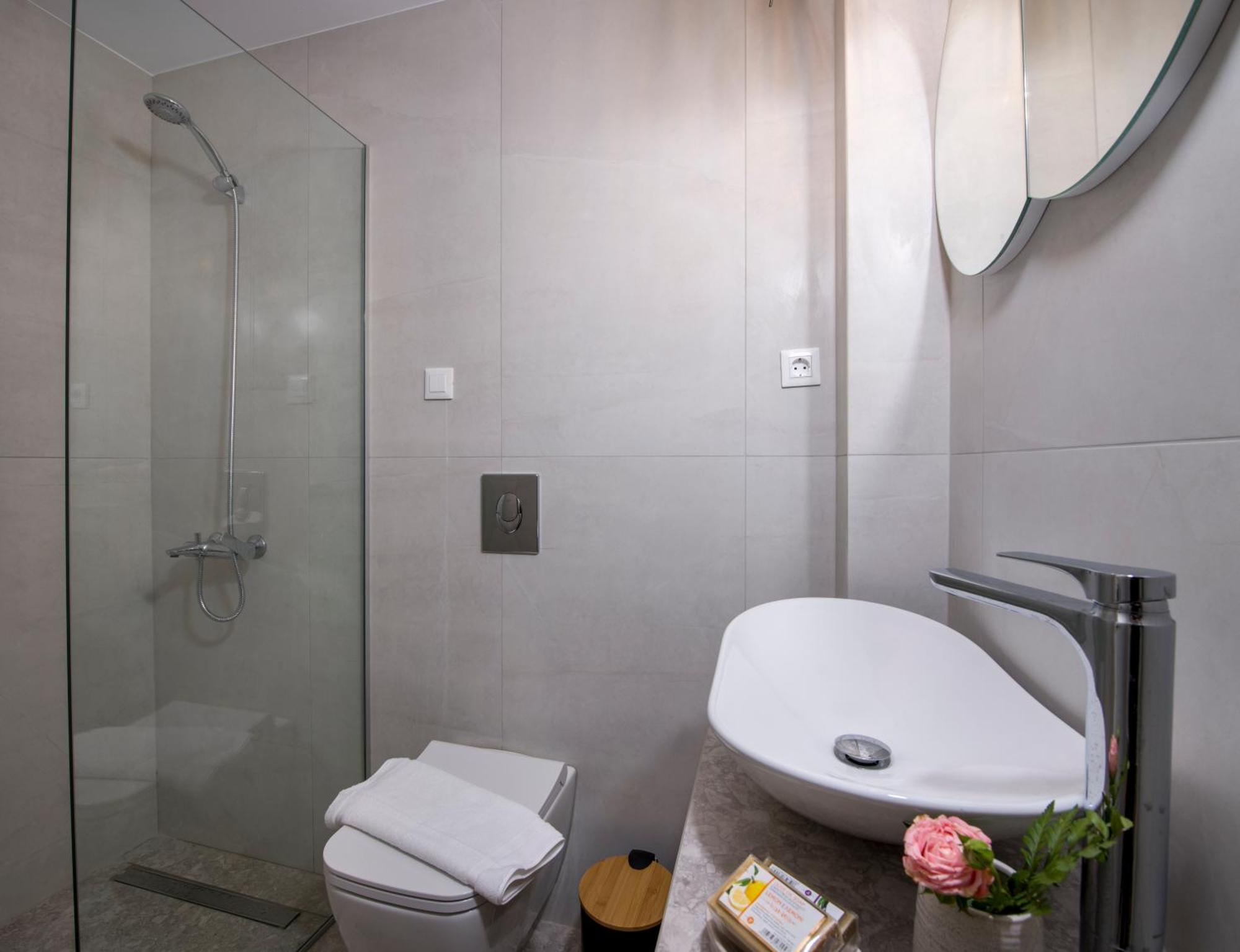 Eleanthi Modern Living Apartment Galatas  Phòng bức ảnh